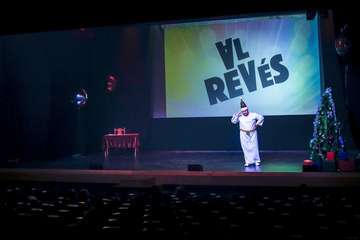 El Teatro de Telde rebosa de magia con el musical 'Al Revés en Navidad'/TA.